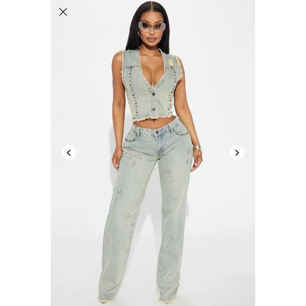 NWT‎ Fashion Nova Cross Embroidered Studded Straight Leg Jeans Vtg Wash Size 9
